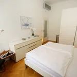 Rent 1 bedroom apartment of 775 m² in Dusseldorf