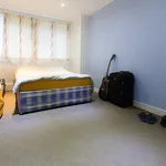 Rent 3 bedroom flat in Leeds