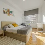 Rent a room of 220 m² in madrid