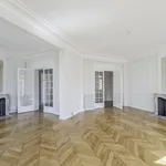 Rent 6 bedroom apartment of 175 m² in Paris