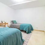 Rent 3 bedroom house of 200 m² in Marbella