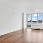 Rent 2 bedroom apartment of 120 m² in New York