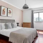 Rent 2 bedroom apartment of 115 m² in lisbon