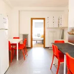 Rent a room of 190 m² in Madrid