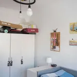 Rent a room of 100 m² in lisbon