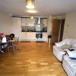 Flat to rent in High Street, Slough SL1