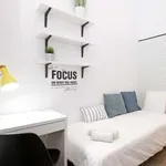 Rent a room of 200 m² in Barcelona