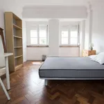 Rent a room of 100 m² in lisbon