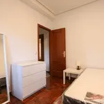 Rent a room of 275 m² in madrid