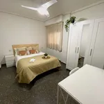 Rent a room of 100 m² in valencia