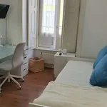 Rent a room of 120 m² in lisbon