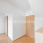 Pronajměte si 3 ložnic/e byt o rozloze 86 m² v Capital City of Prague