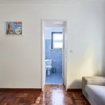 Rent a room of 170 m² in Lisbon