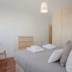 Rent 5 bedroom apartment of 100 m² in Porto