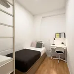 Rent 4 bedroom apartment in Barcelona