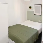 Rent a room of 97 m² in Granada