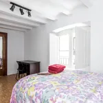 Rent 5 bedroom apartment in Barcelona