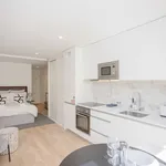 Rent 4 bedroom apartment of 74 m² in Porto