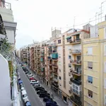 Rent a room of 100 m² in valencia