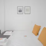 Rent 1 bedroom apartment in Porto