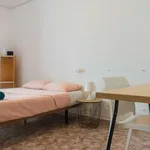 Rent a room of 200 m² in valencia