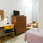 Rent a room of 60 m² in florence