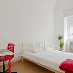 Rent a room of 200 m² in lisbon