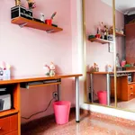 Rent a room of 90 m² in seville