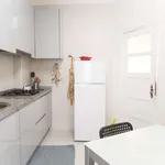 Rent 6 bedroom apartment of 100 m² in lisbon