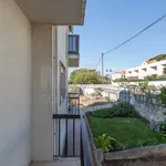 Apartamento T2 em moradia, terraço, Queijas