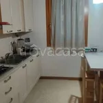 Rent 5 bedroom apartment of 80 m² in Adria