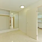 Rent 2 bedroom apartment in Surfers Paradise