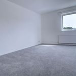 Rent 4 bedroom flat in South East England