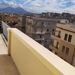 Affitto 5 camera appartamento di 135 m² in Napoli