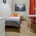 Rent 4 bedroom apartment in Valencia