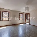 Rent 4 bedroom apartment of 90 m² in Venice