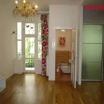 Pronajměte si 3 ložnic/e byt o rozloze 80 m² v Prague