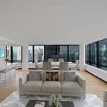 Rent 3 bedroom apartment of 162 m² in Manhattan