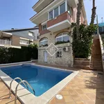 Rent 5 bedroom house of 306 m² in Barcelona