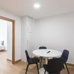 Rent 4 bedroom apartment in Valencia