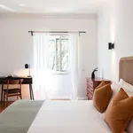 Rent 4 bedroom apartment of 17 m² in Lisbon