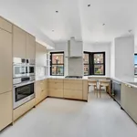 Rent 3 bedroom apartment of 2300 m² in Manhattan