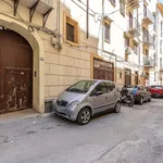 Rent 4 bedroom apartment of 70 m² in Palermo