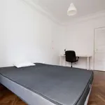 Rent a room of 100 m² in lisbon