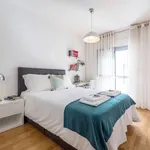 Rent 2 bedroom apartment of 100 m² in Lisbon