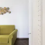 Rent 1 bedroom apartment of 60 m² in milan