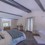 Maison de 200 m² avec 6 chambre(s) en location à Le Tholonet