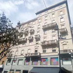 Affitto 7 camera appartamento di 210 m² in Milano