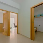 Rent a room of 85 m² in valencia