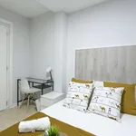 Rent a room of 230 m² in valencia